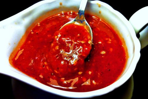 Приготовьте томатный соус