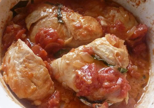 Куриные бедра в кислом томатном соусе